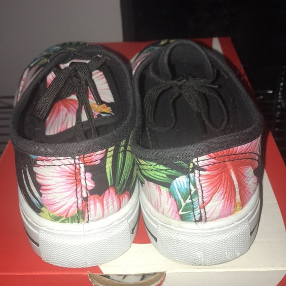 Floral Sneakers - Picture 4 of 4